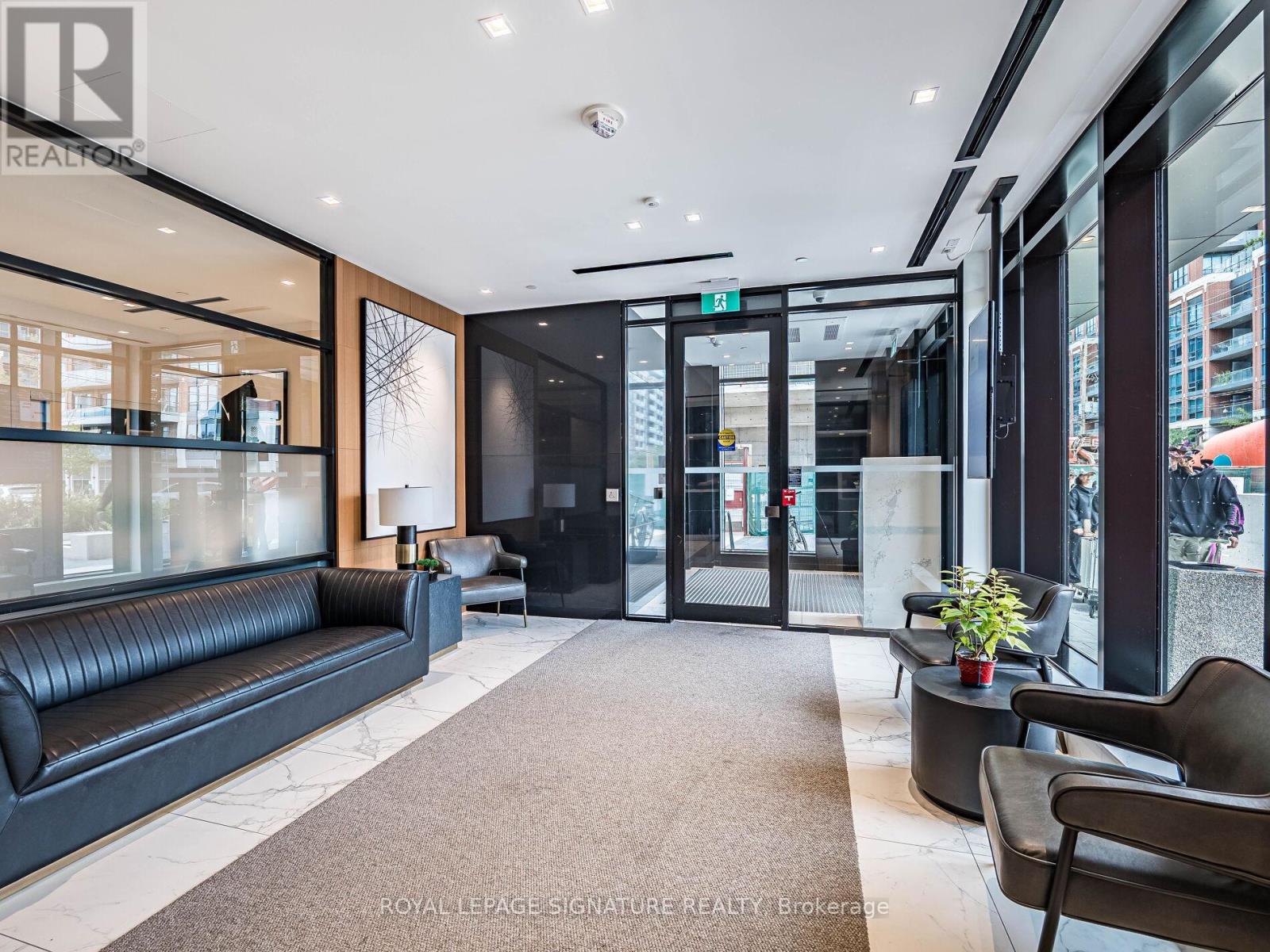 Photo 3 of 525 8 Tippett Road, Toronto ON