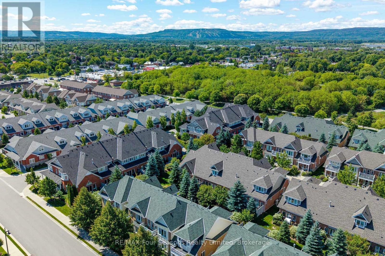 Photo 33 of 13 Westmount Mews, Collingwood ON