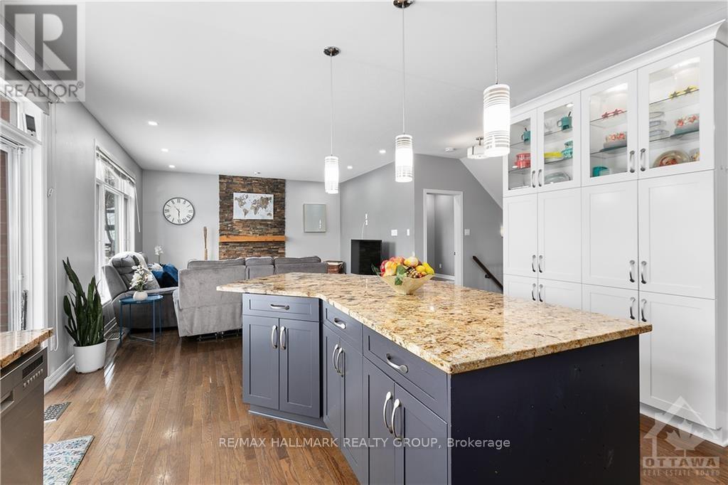 Photo 10 of 4464 Shoreline Drive, Ottawa ON