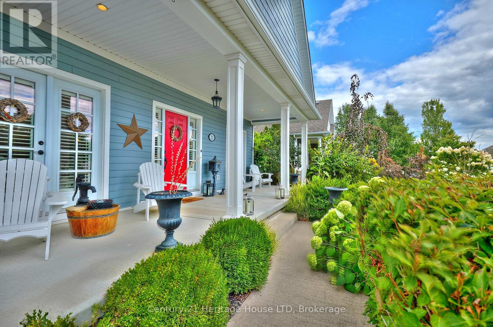 Photo 3 of 32 Sunrise Court, Fort Erie ON