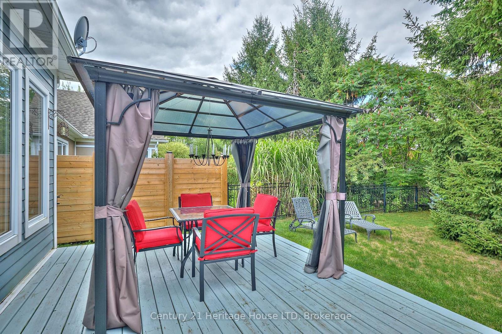 Photo 33 of 32 Sunrise Court, Fort Erie ON