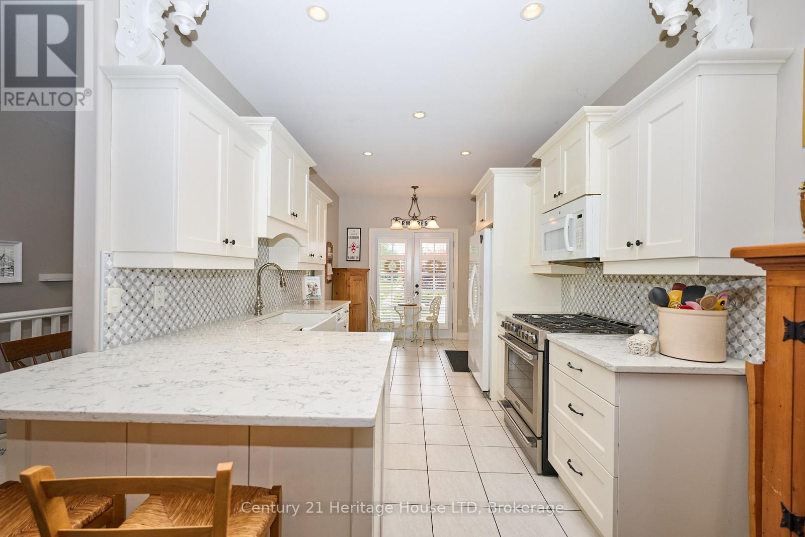 Photo 8 of 32 Sunrise Court, Fort Erie ON