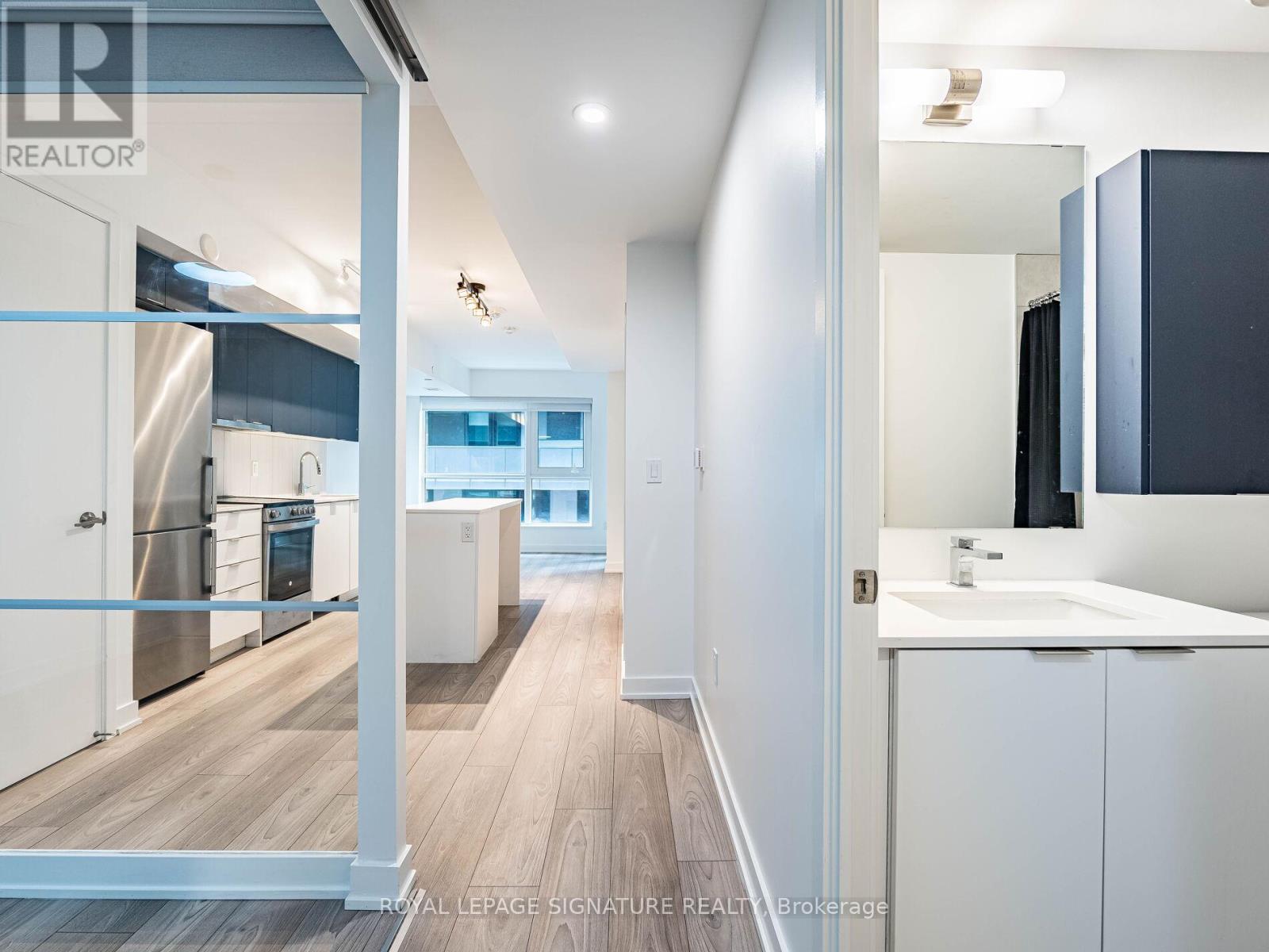 Photo 8 of 525 8 Tippett Road, Toronto ON