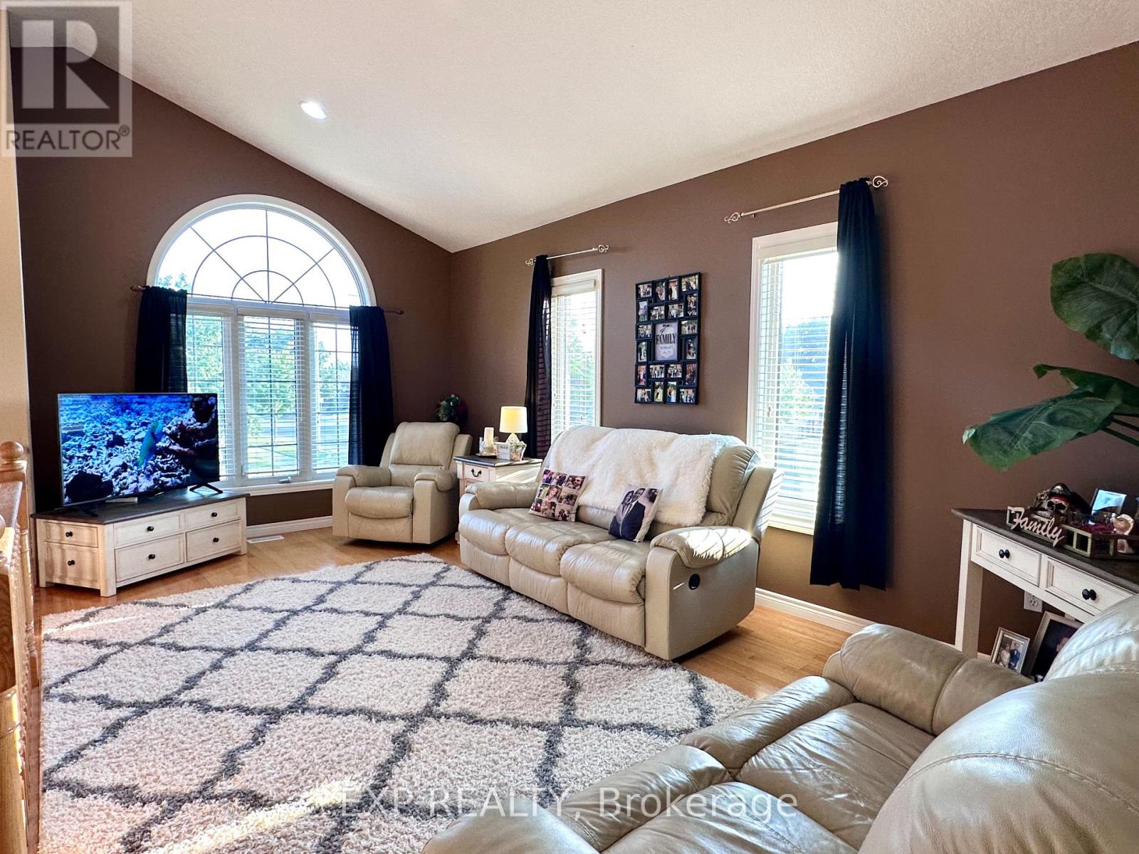 Photo 10 of 1 Falconridge Court, St Thomas ON