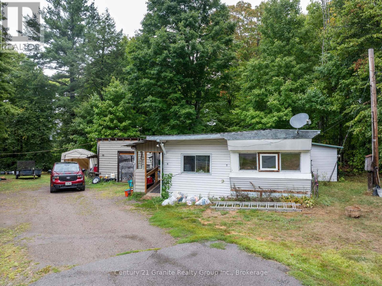 Photo 15 of 9564 Highway 118, Algonquin Highlands ON