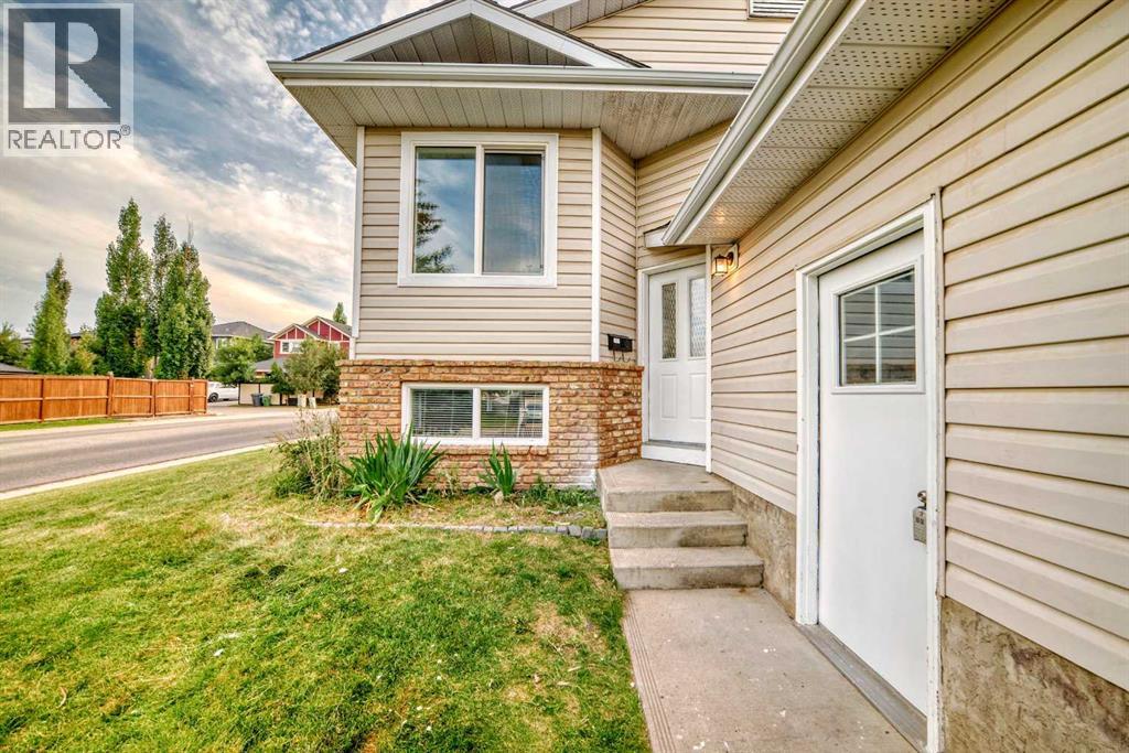 Photo 2 of 45 Westridge Drive, Okotoks AB