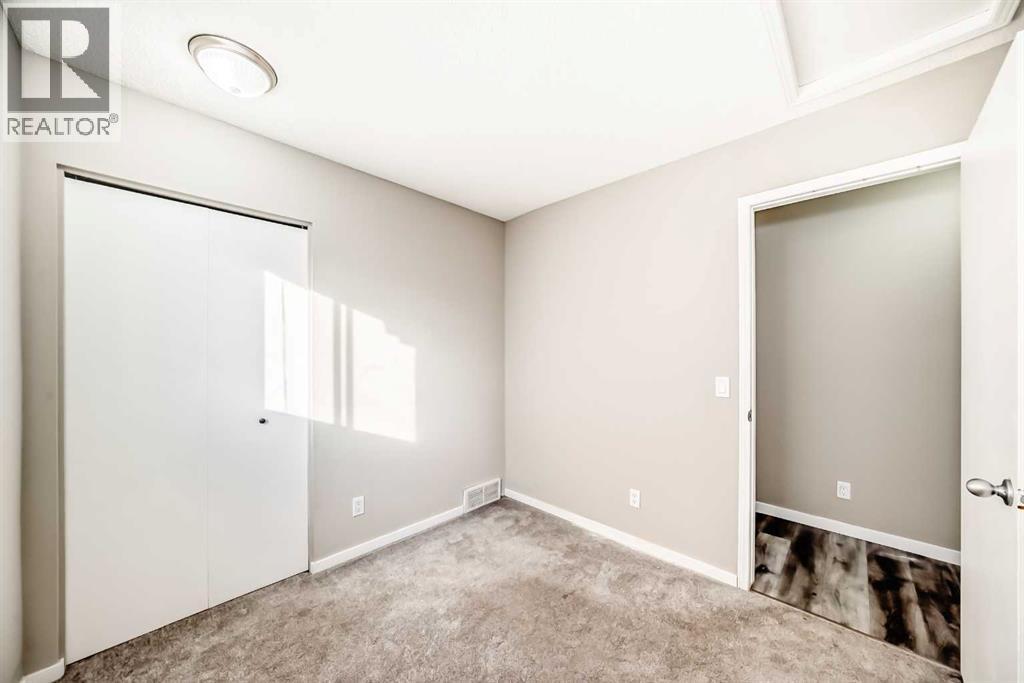 Photo 22 of 45 Westridge Drive, Okotoks AB