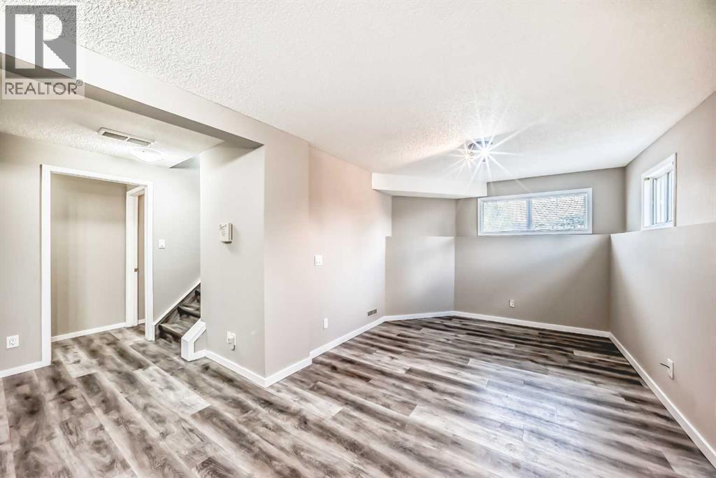 Photo 30 of 45 Westridge Drive, Okotoks AB