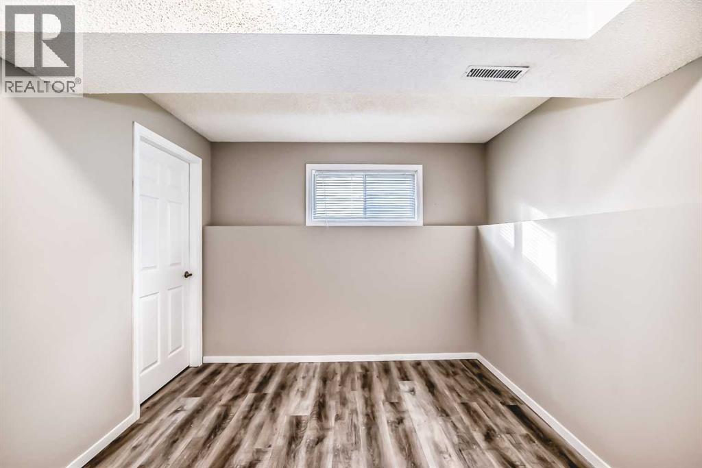 Photo 35 of 45 Westridge Drive, Okotoks AB
