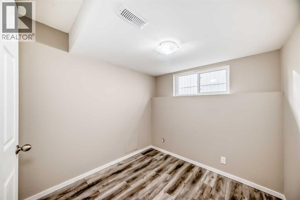 Photo 36 of 45 Westridge Drive, Okotoks AB
