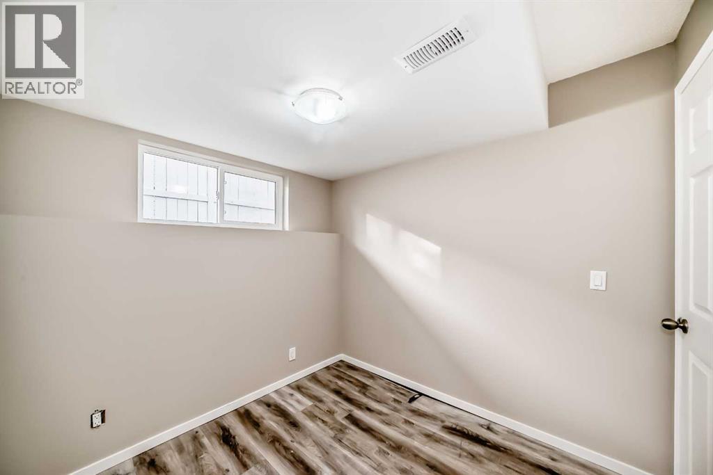 Photo 37 of 45 Westridge Drive, Okotoks AB