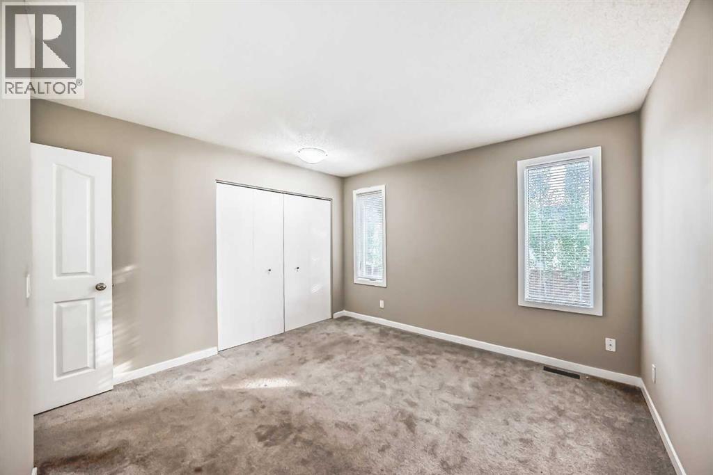 Photo 18 of 45 Westridge Drive, Okotoks AB