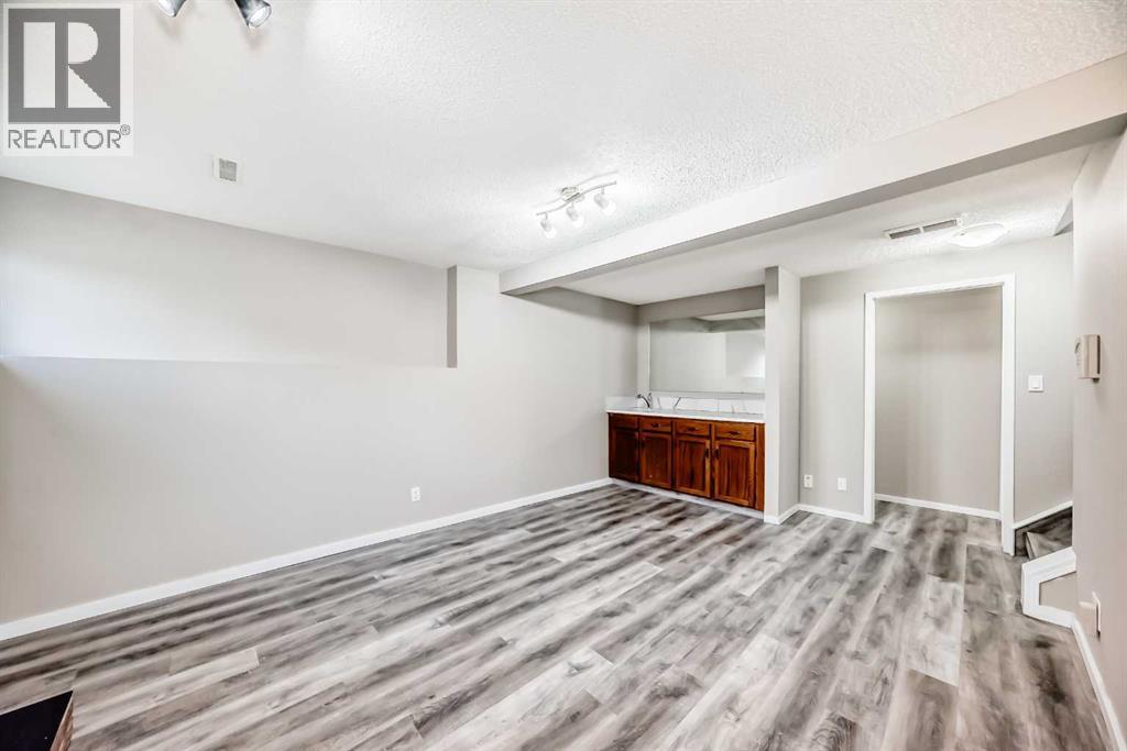 Photo 27 of 45 Westridge Drive, Okotoks AB