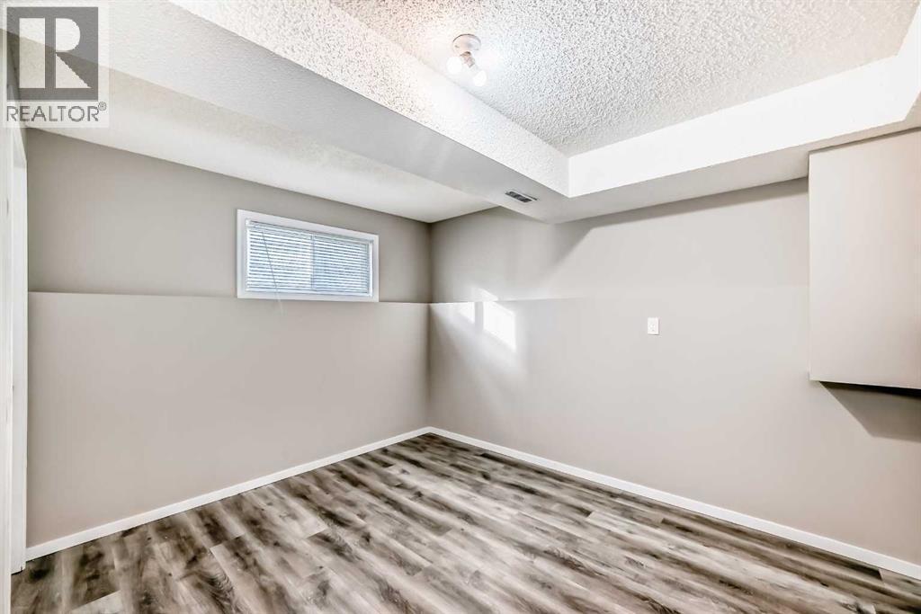 Photo 34 of 45 Westridge Drive, Okotoks AB