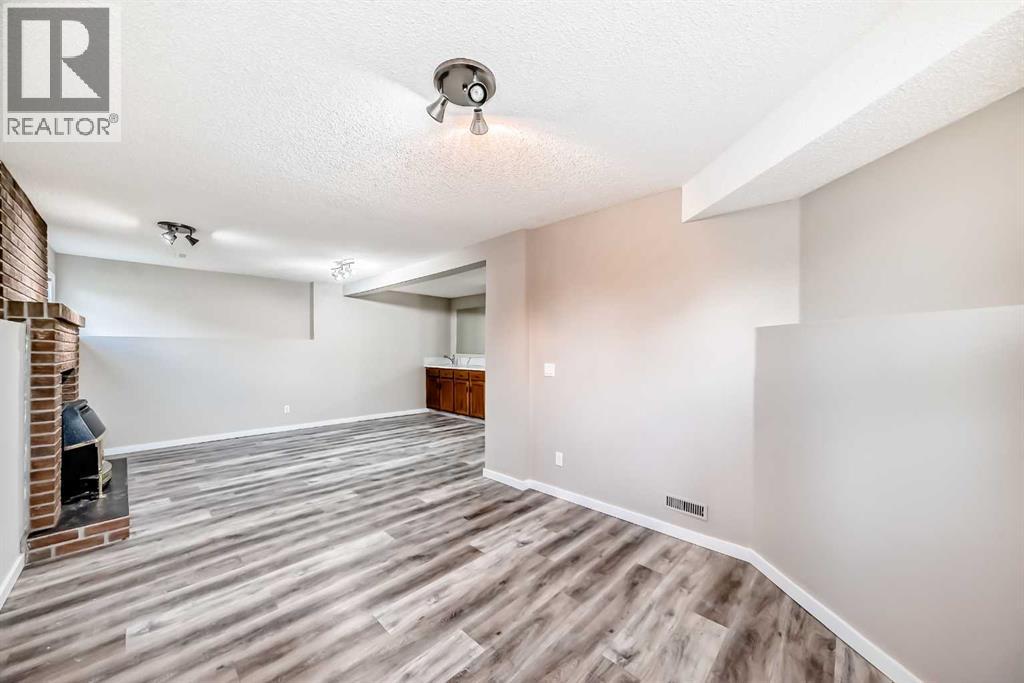 Photo 32 of 45 Westridge Drive, Okotoks AB
