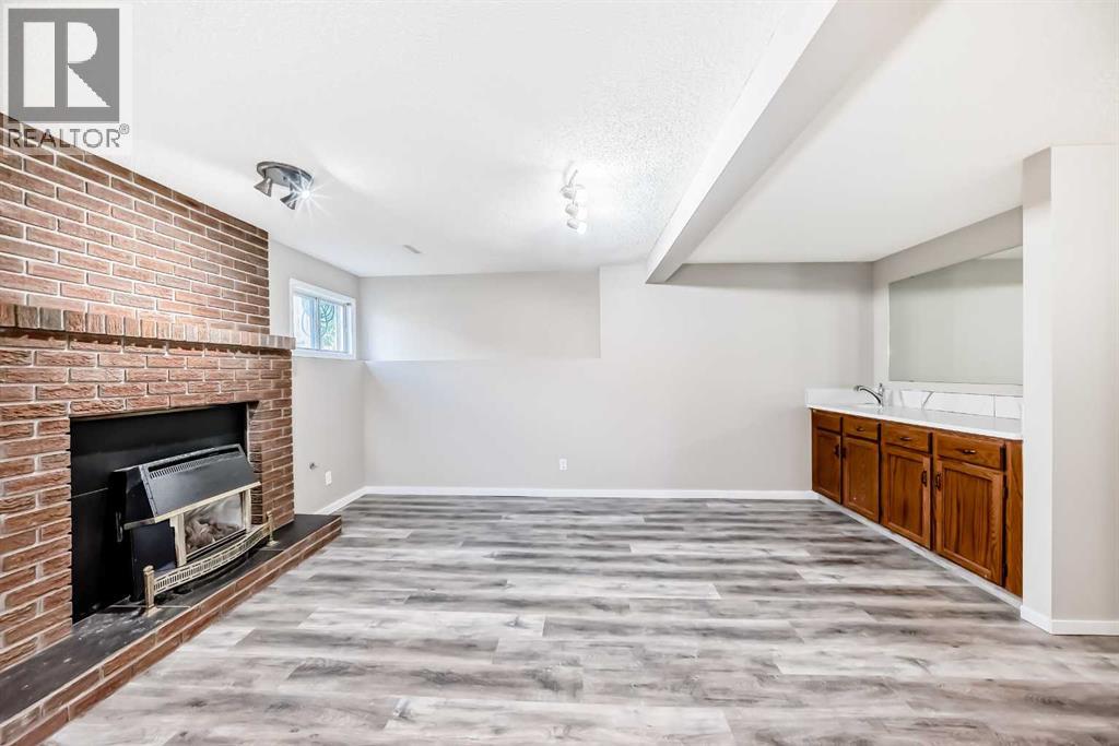Photo 26 of 45 Westridge Drive, Okotoks AB