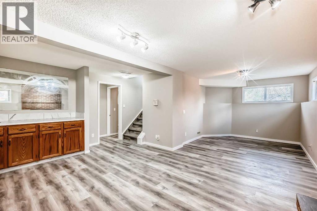 Photo 28 of 45 Westridge Drive, Okotoks AB