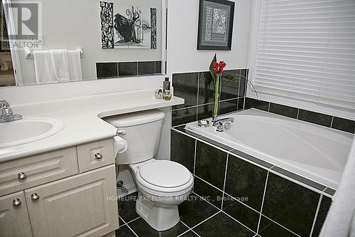 Photo 5 of 31 Baintree Street, Markham ON