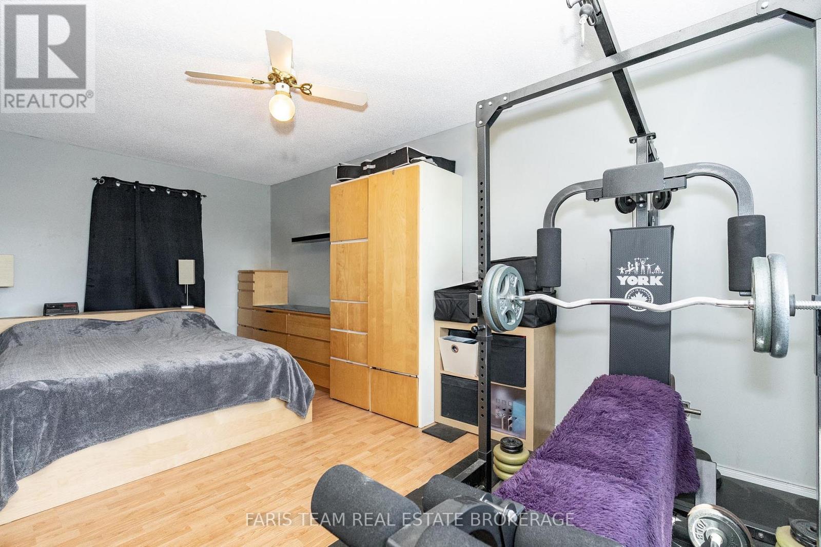 Photo 12 of 72 Livingstone Street W, Barrie ON