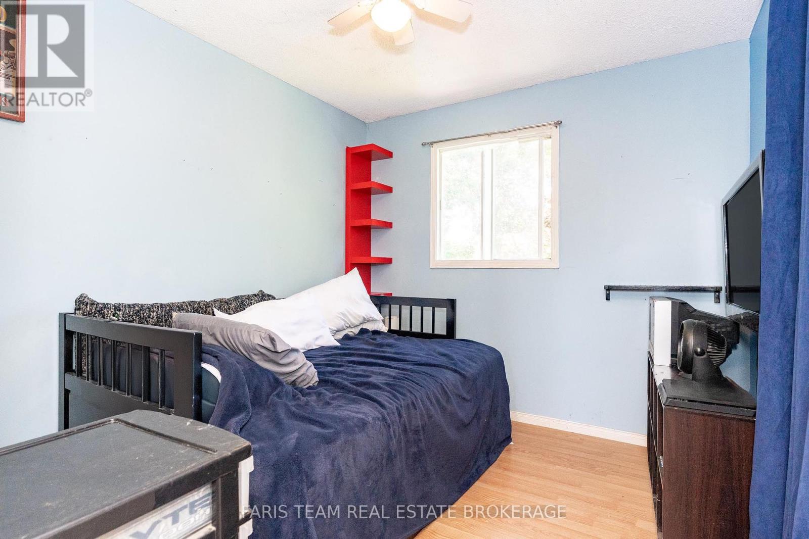 Photo 13 of 72 Livingstone Street W, Barrie ON