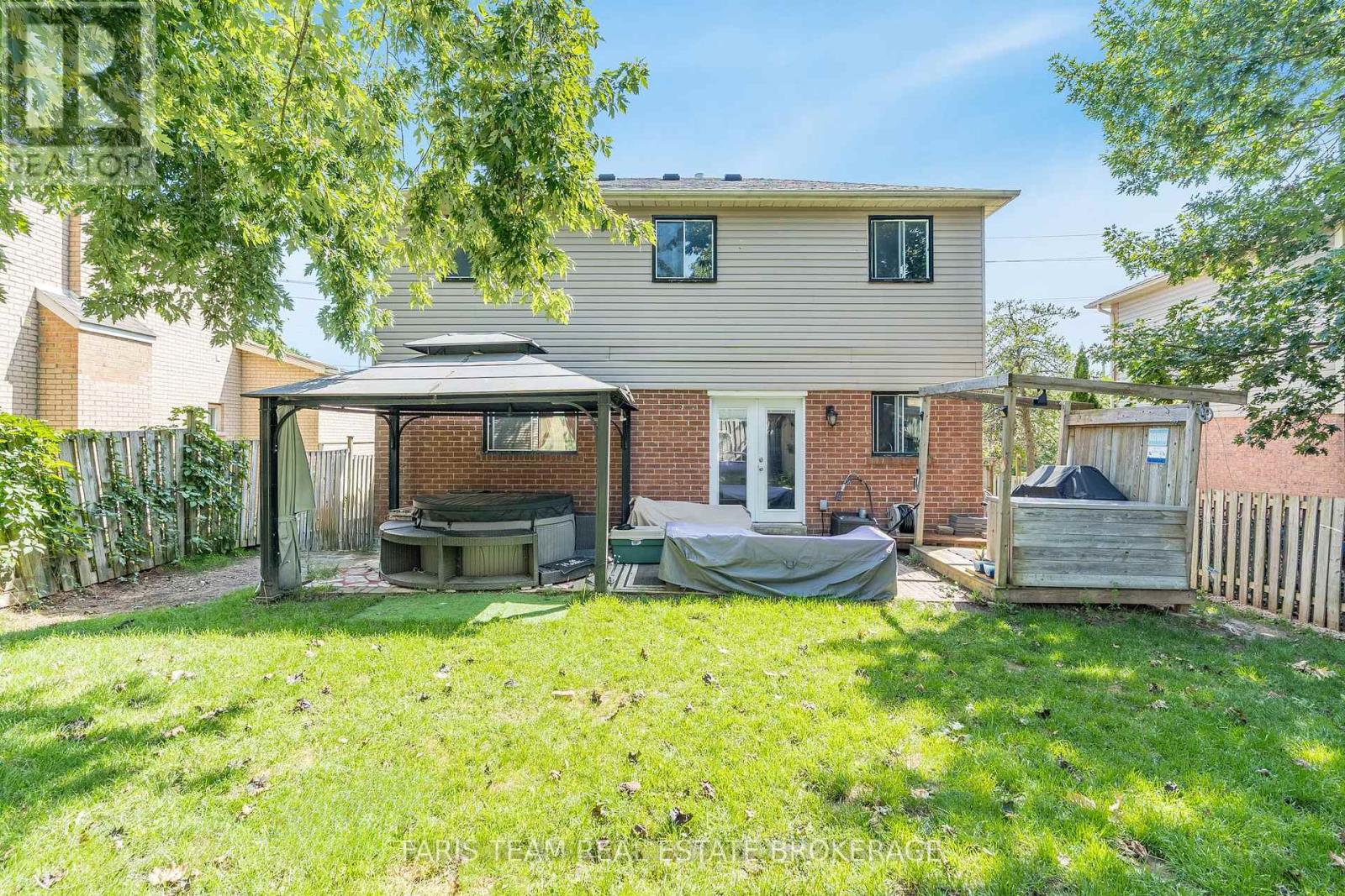 Photo 17 of 72 Livingstone Street W, Barrie ON