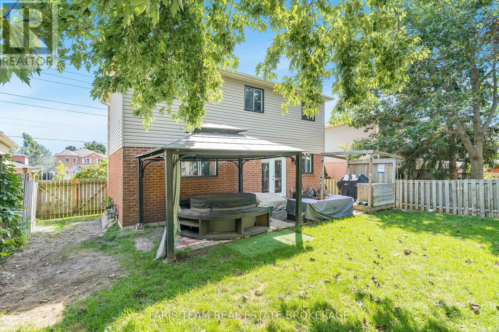 Photo 18 of 72 Livingstone Street W, Barrie ON