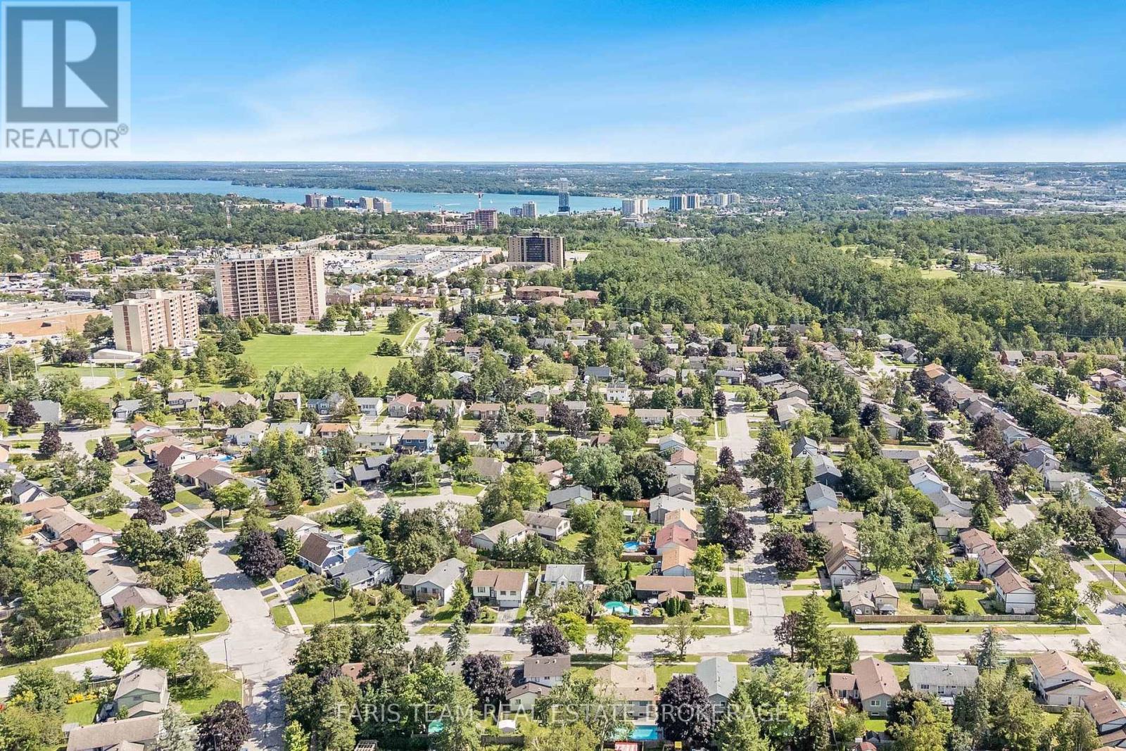 Photo 23 of 72 Livingstone Street W, Barrie ON
