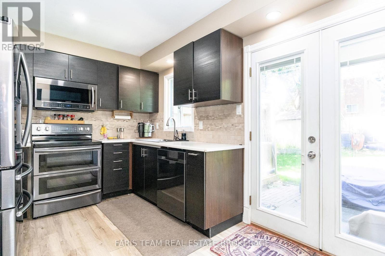 Photo 5 of 72 Livingstone Street W, Barrie ON