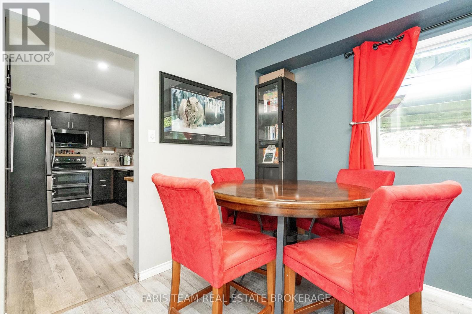 Photo 6 of 72 Livingstone Street W, Barrie ON