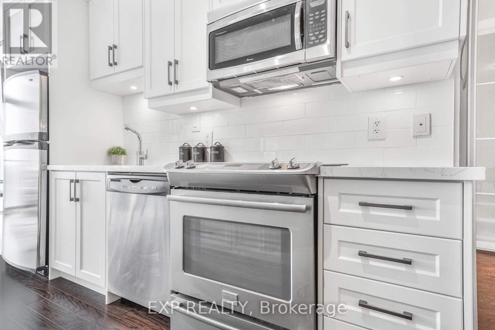 Photo 11 of 2913 103 The Queensway Avenue, Toronto ON