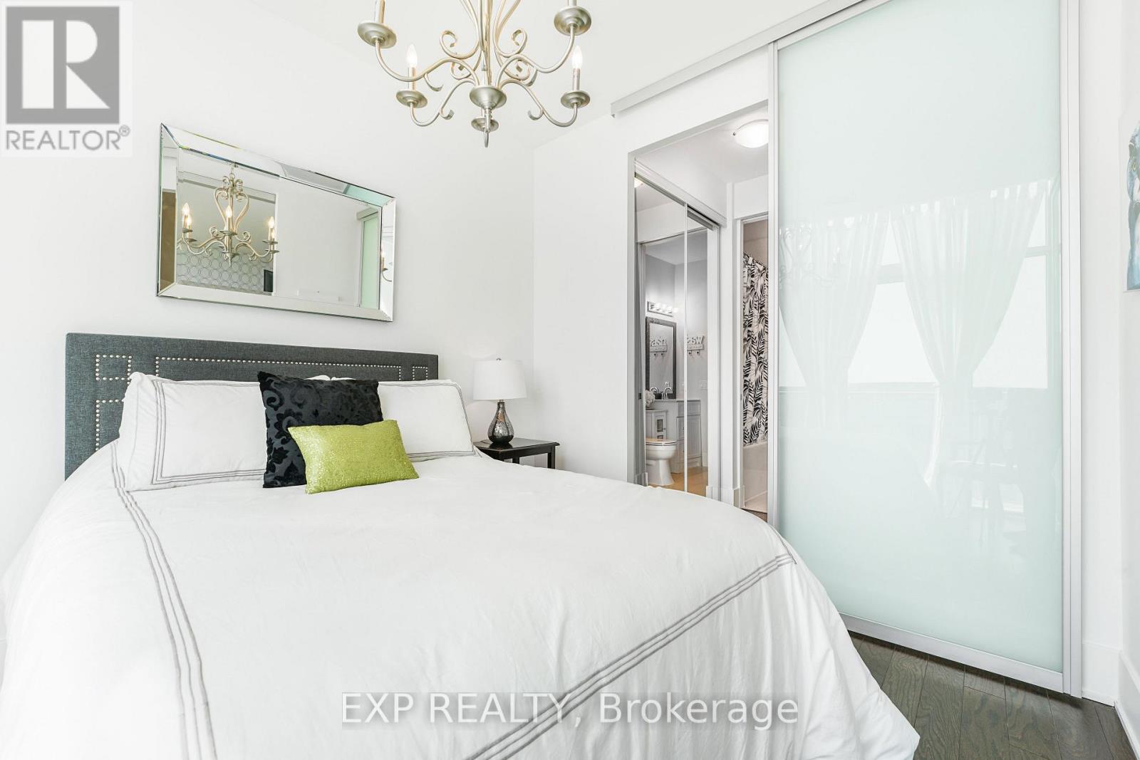 Photo 16 of 2913 103 The Queensway Avenue, Toronto ON