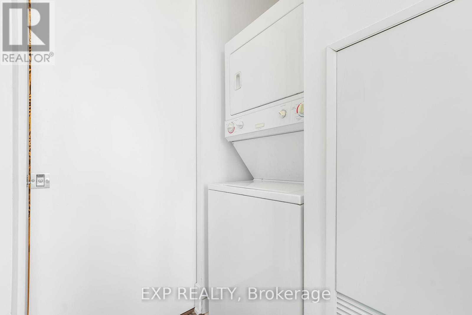 Photo 18 of 2913 103 The Queensway Avenue, Toronto ON