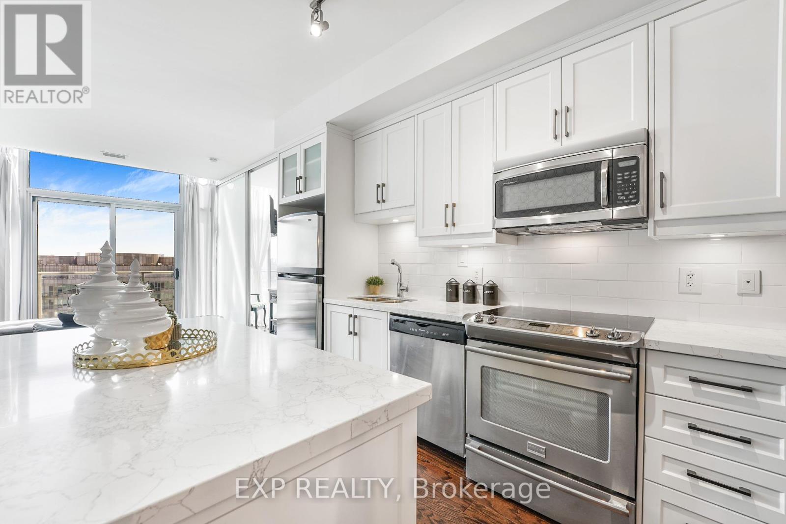 Photo 5 of 2913 103 The Queensway Avenue, Toronto ON