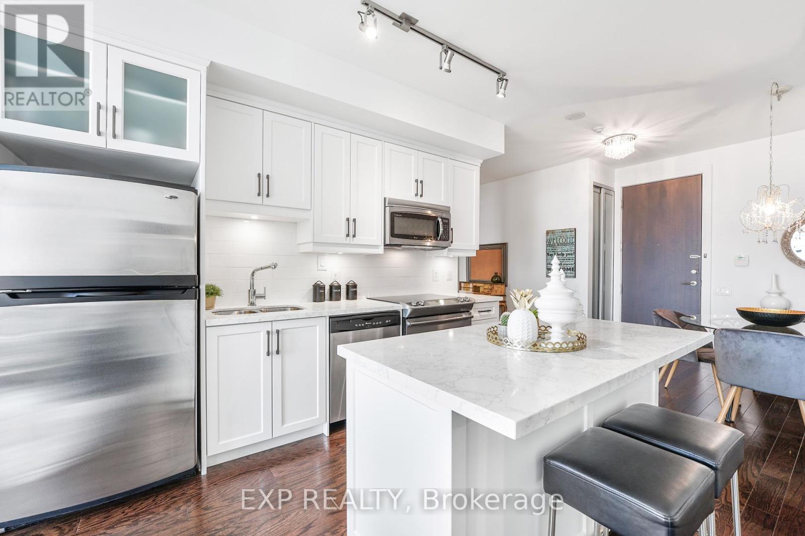 Photo 8 of 2913 103 The Queensway Avenue, Toronto ON