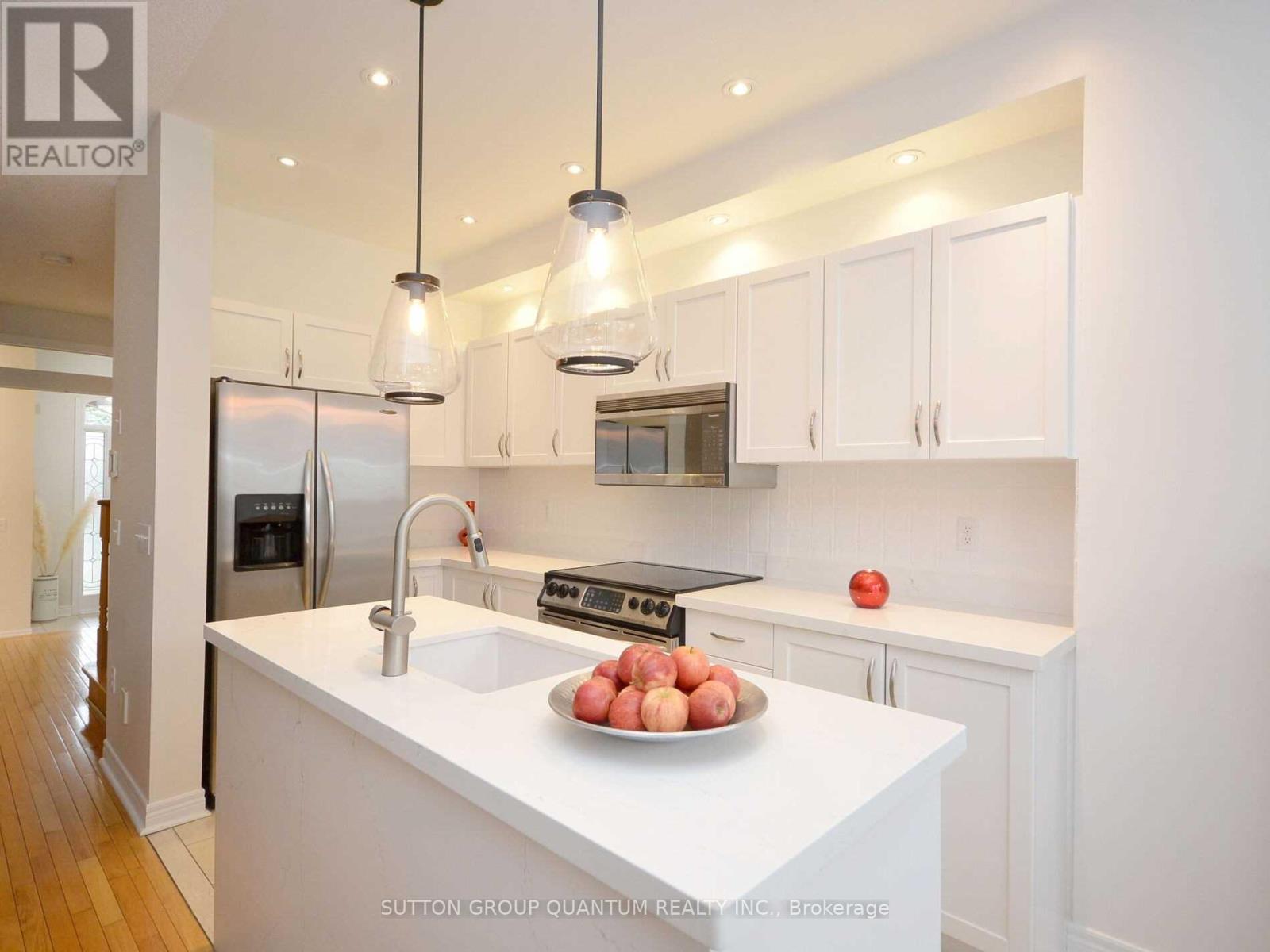 Photo 10 of 5679 Longboat Avenue, Mississauga ON