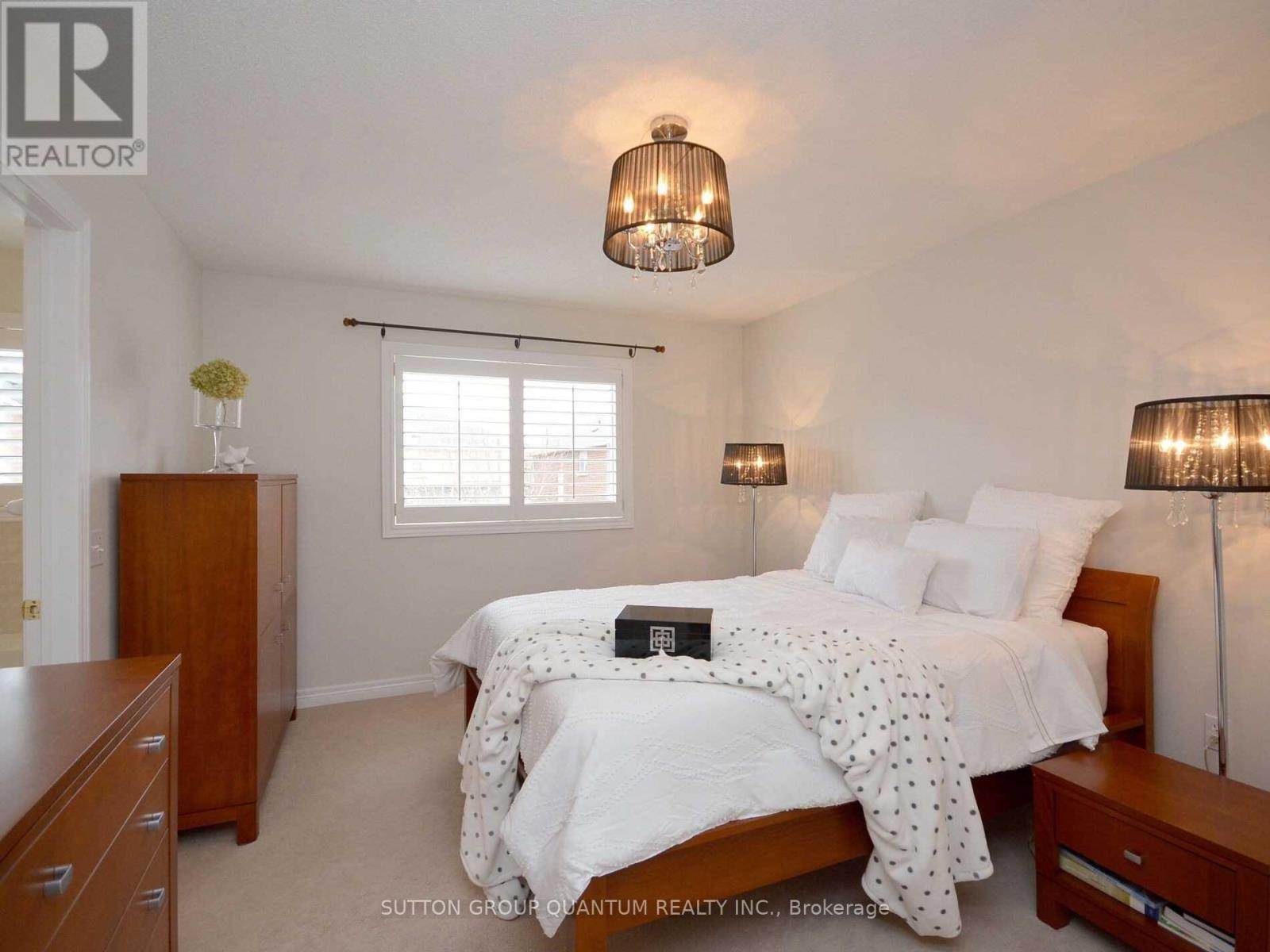 Photo 14 of 5679 Longboat Avenue, Mississauga ON