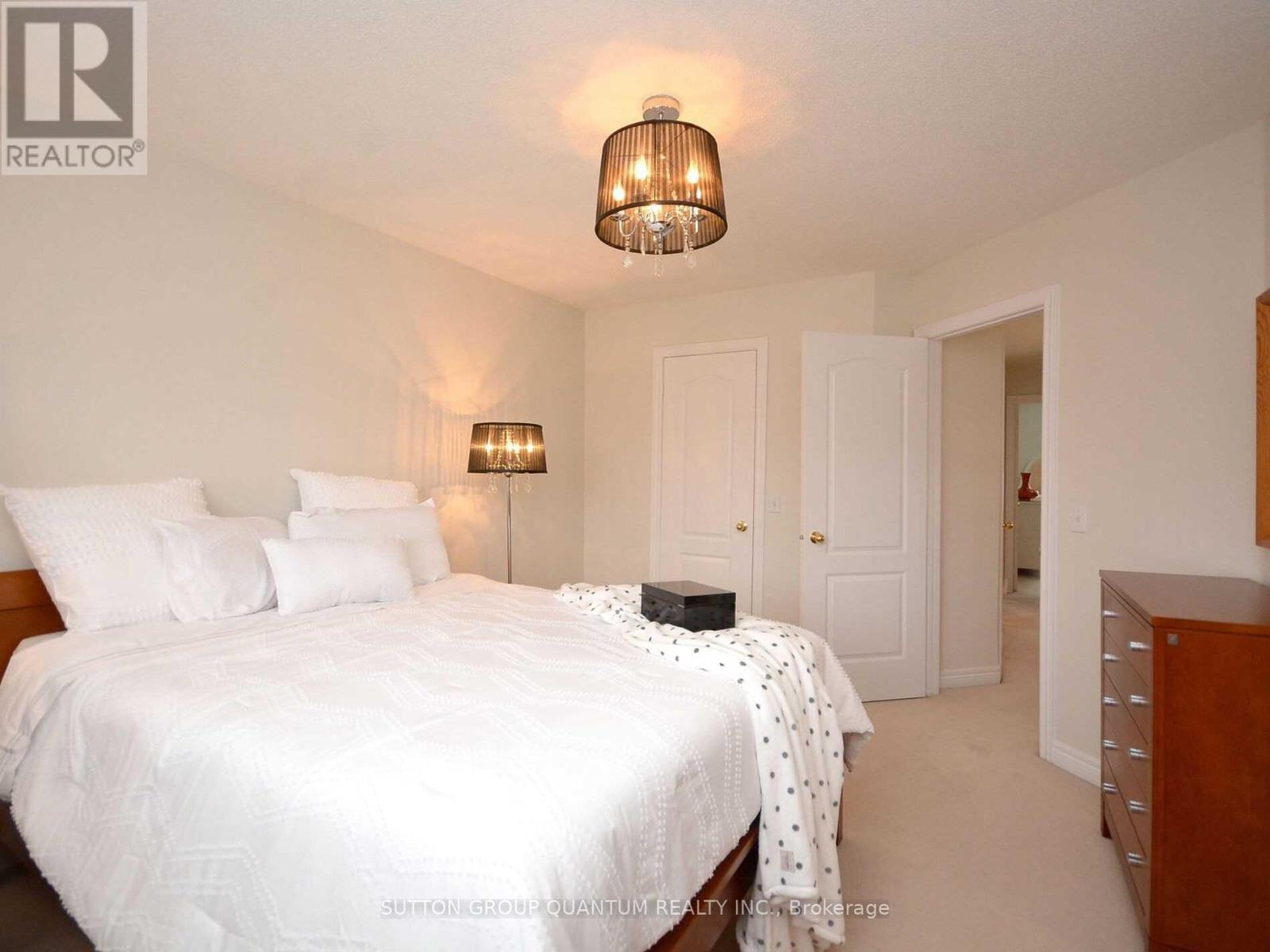 Photo 15 of 5679 Longboat Avenue, Mississauga ON
