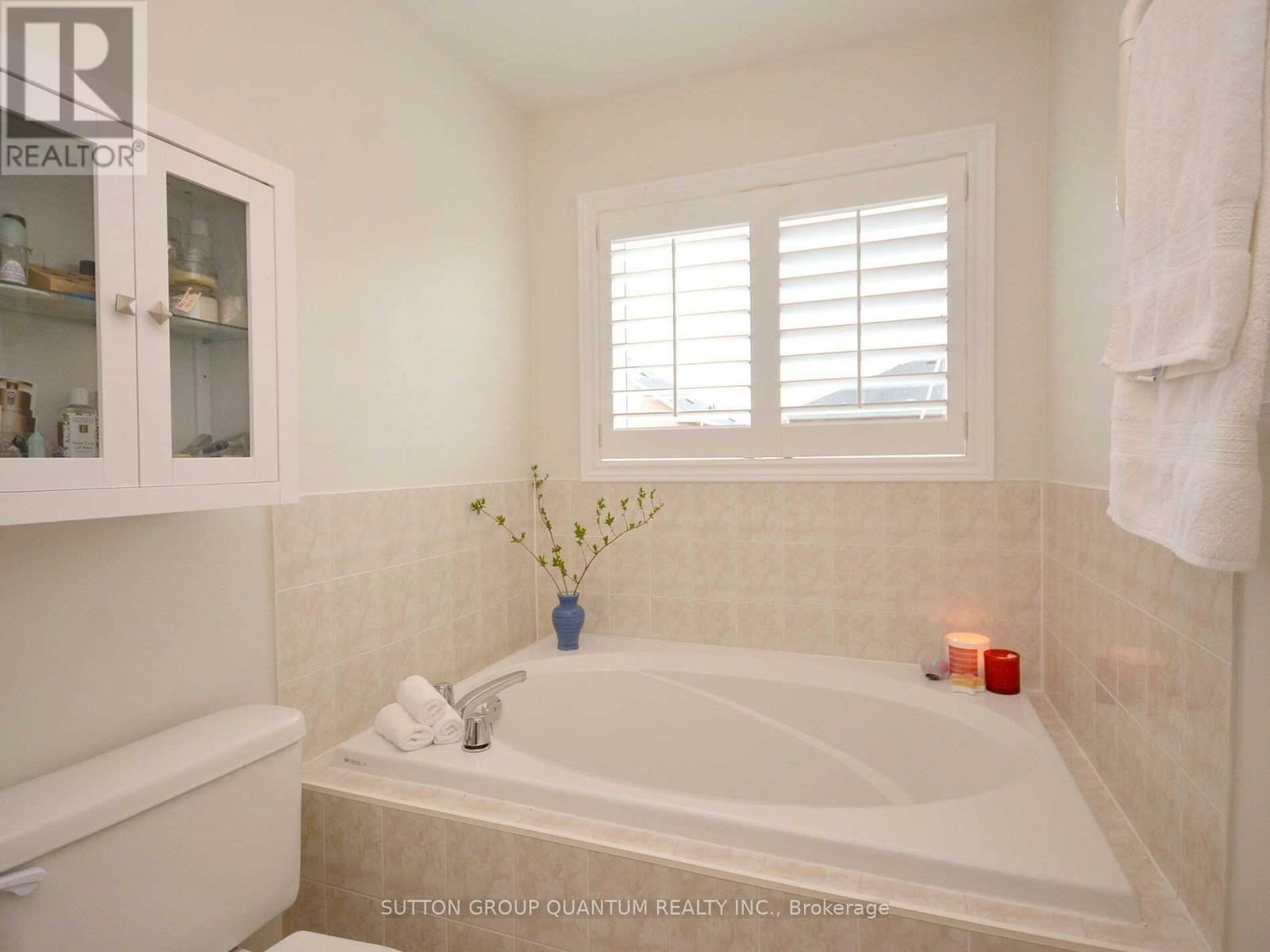 Photo 16 of 5679 Longboat Avenue, Mississauga ON