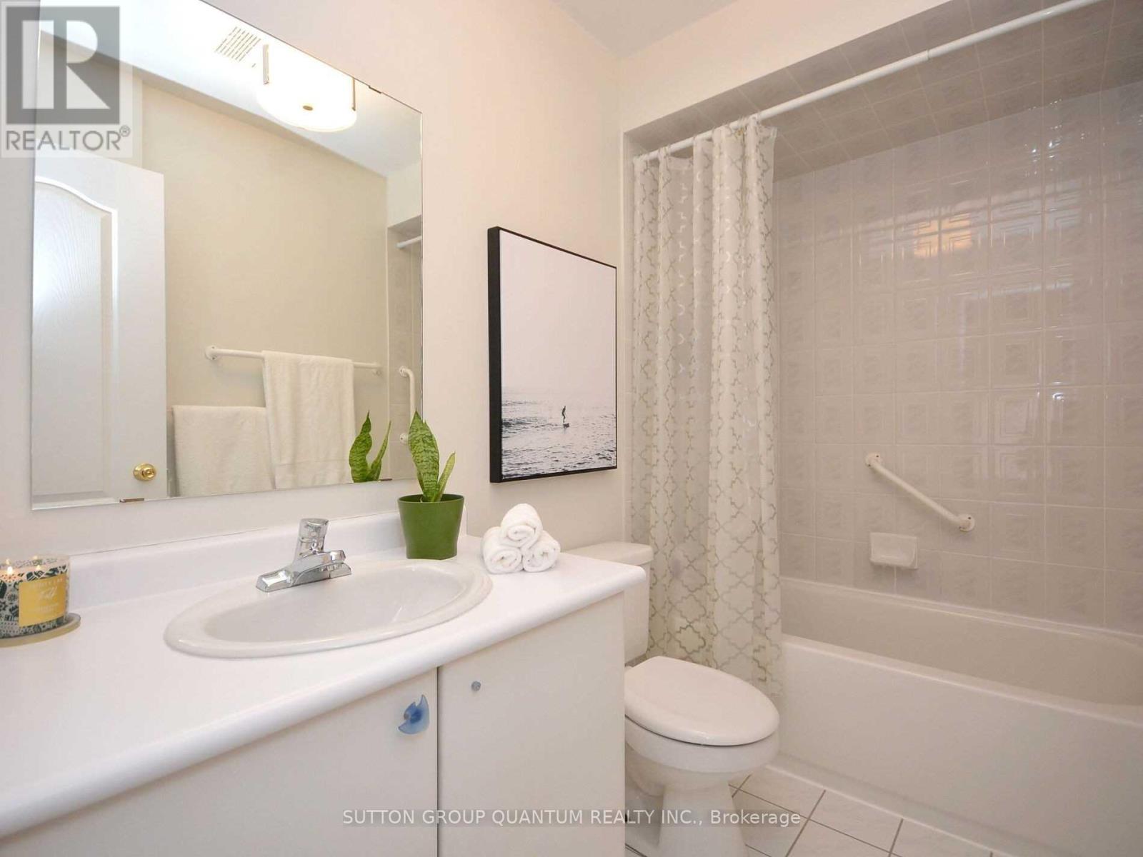Photo 18 of 5679 Longboat Avenue, Mississauga ON