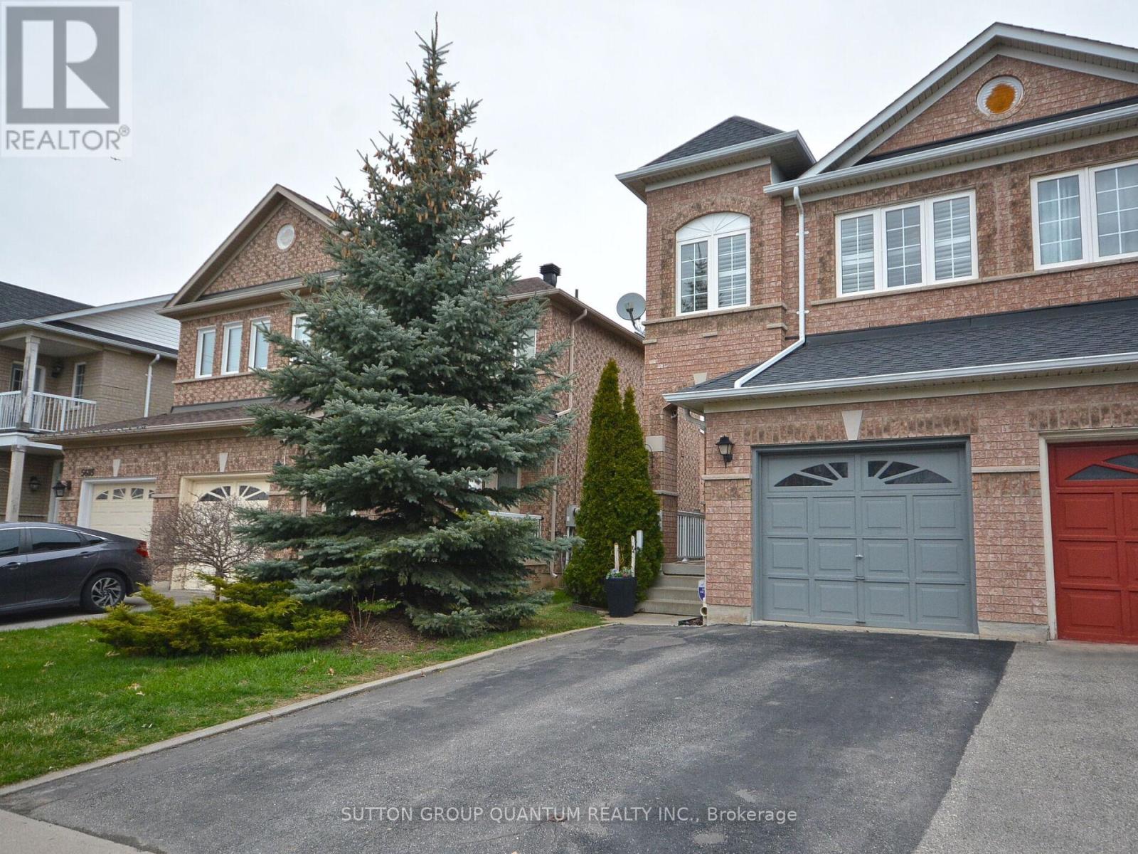 Photo 2 of 5679 Longboat Avenue, Mississauga ON