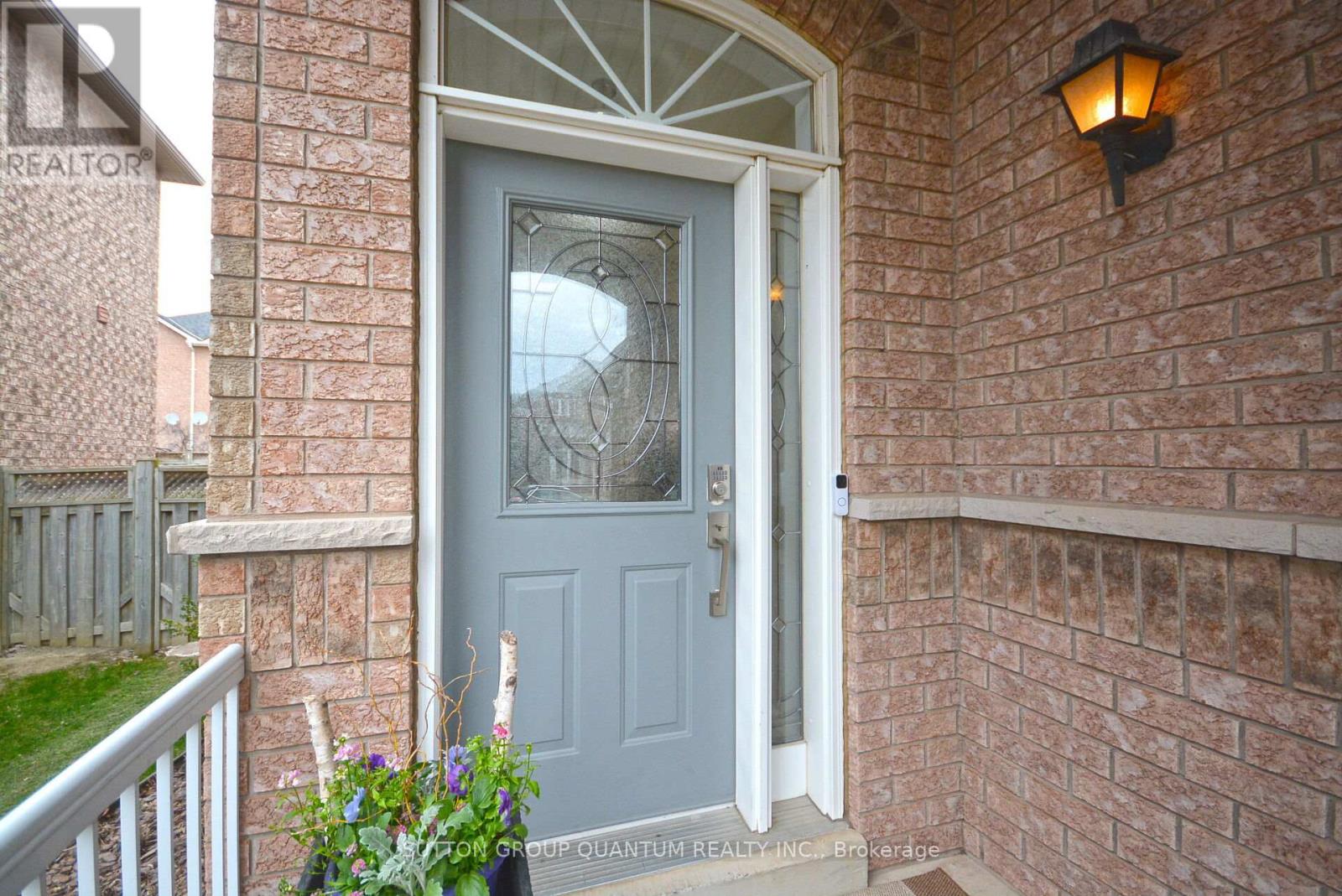 Photo 3 of 5679 Longboat Avenue, Mississauga ON