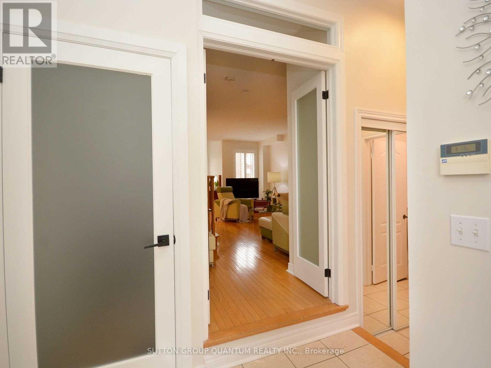 Photo 5 of 5679 Longboat Avenue, Mississauga ON