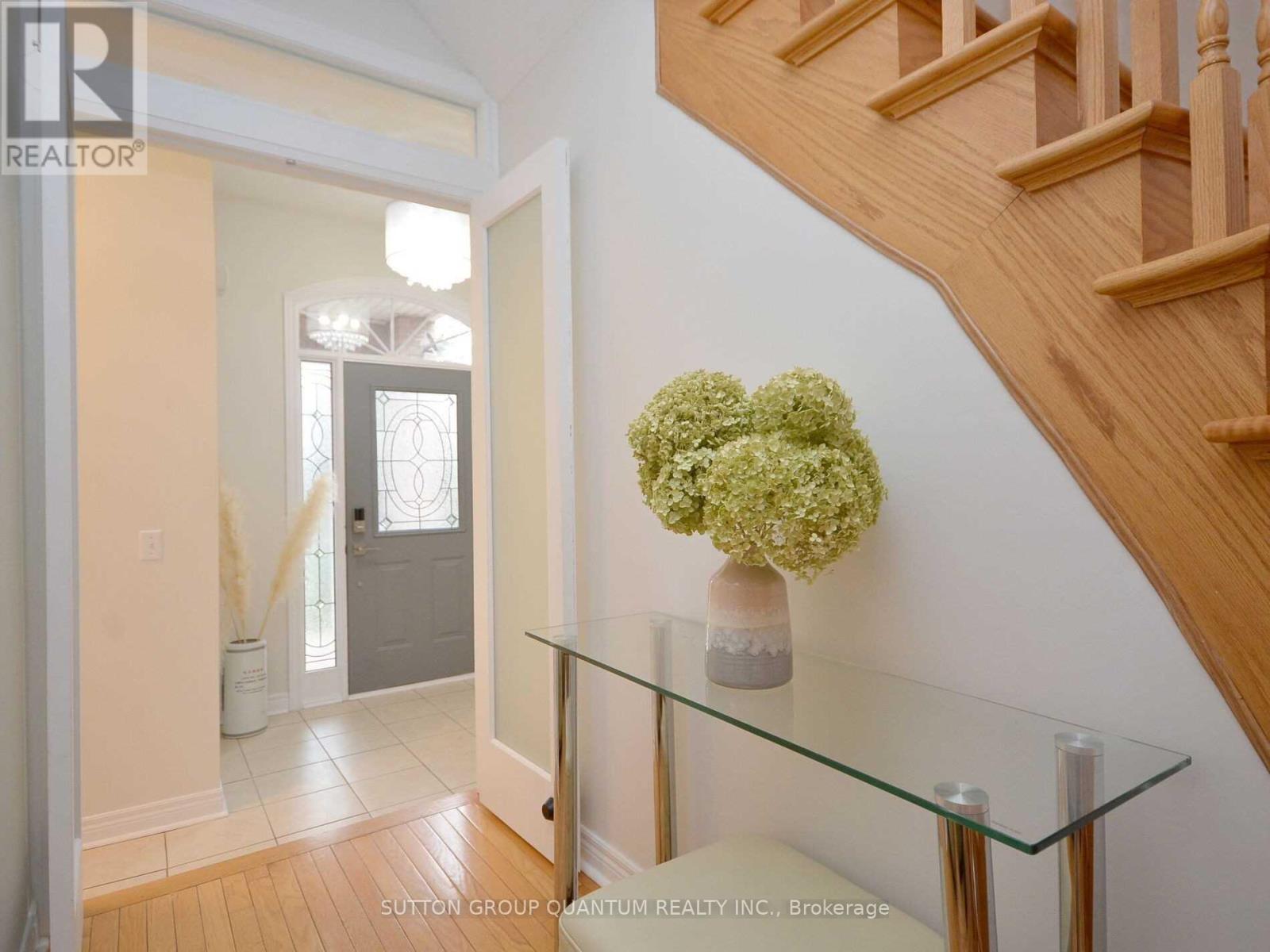 Photo 6 of 5679 Longboat Avenue, Mississauga ON