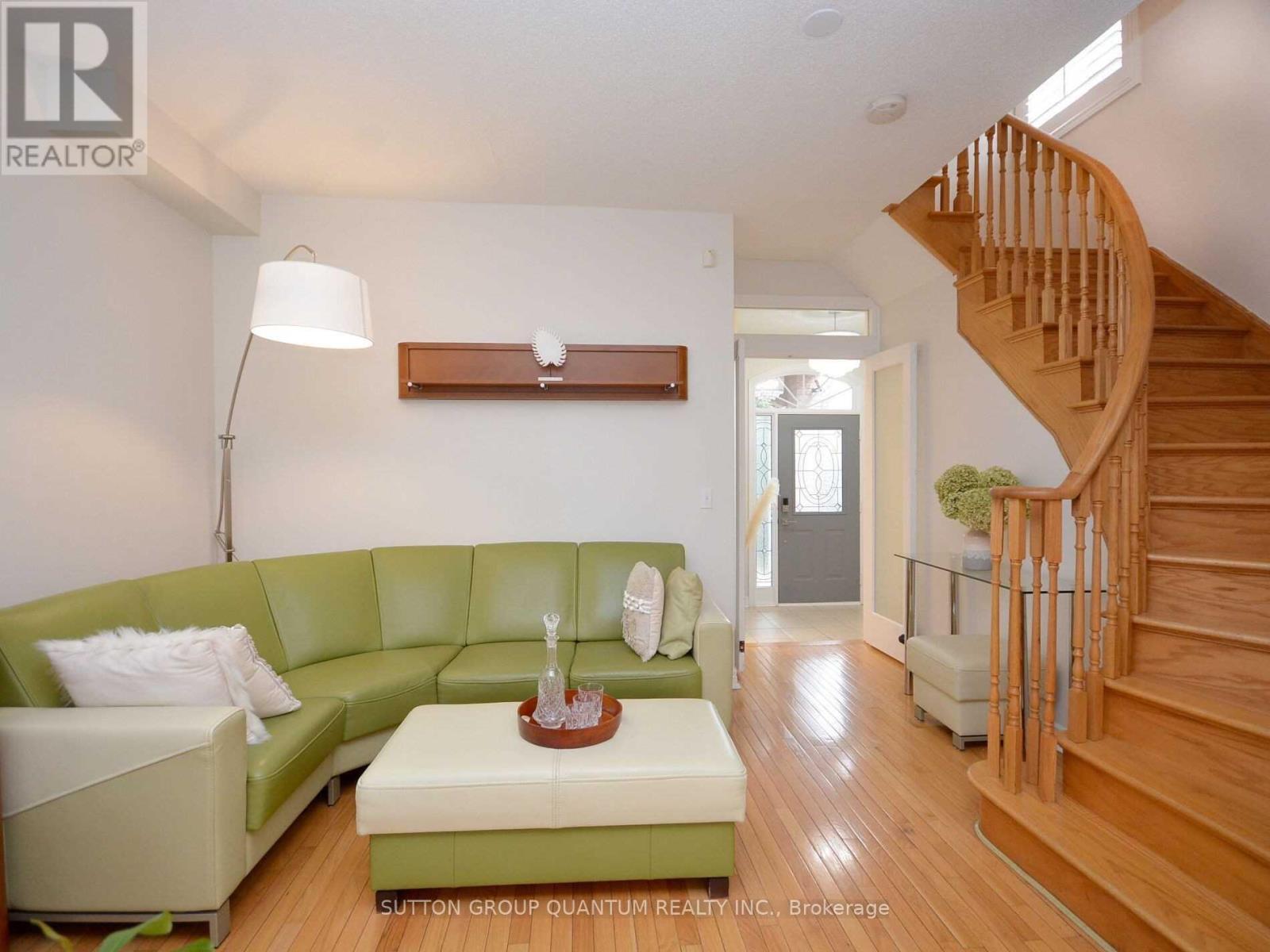 Photo 7 of 5679 Longboat Avenue, Mississauga ON