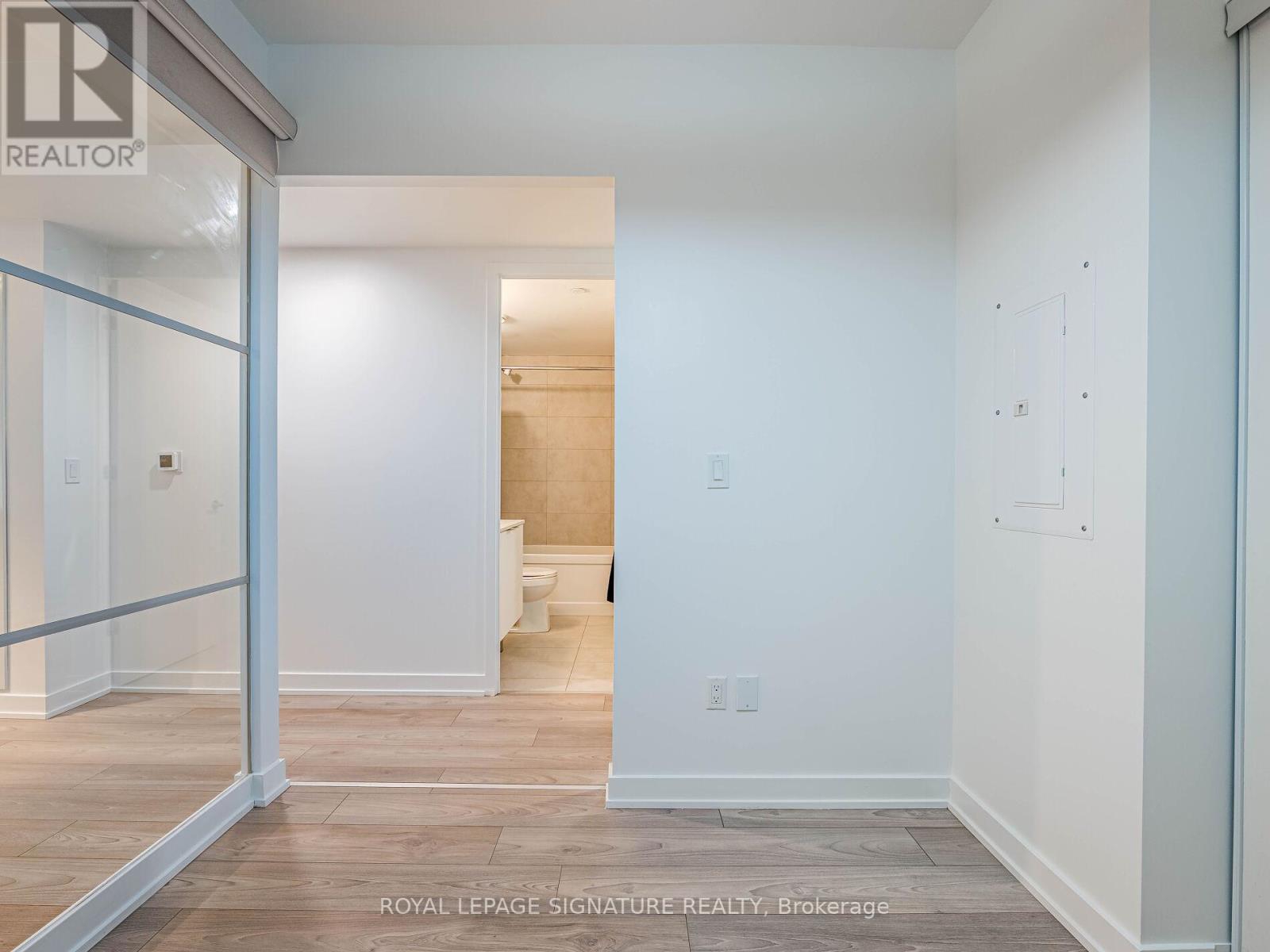 Photo 10 of 525 8 Tippett Road, Toronto ON