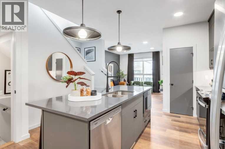 Photo 3 of 125 Belmont Way Sw, Calgary AB