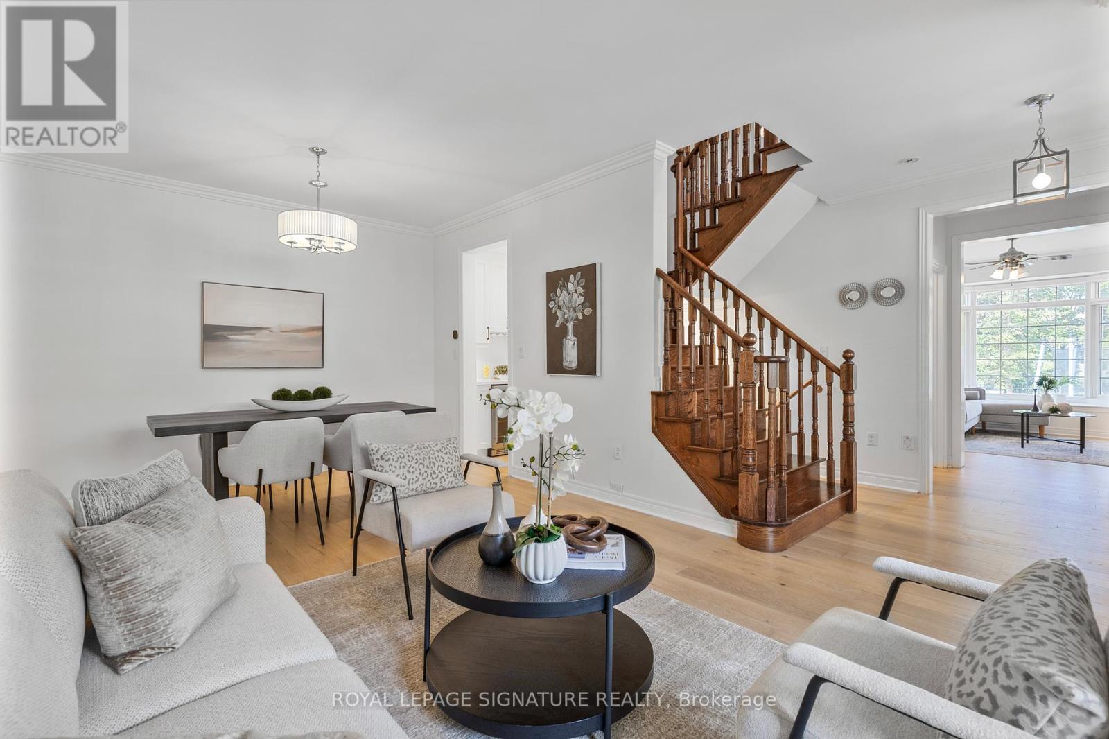 Photo 11 of 25 2295 Rochester Circle, Oakville ON