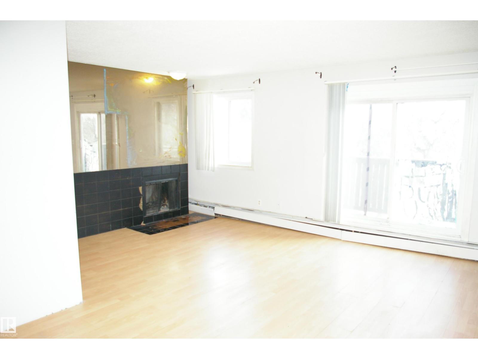 Photo 5 of 312 10838 108 St Nw, Edmonton AB