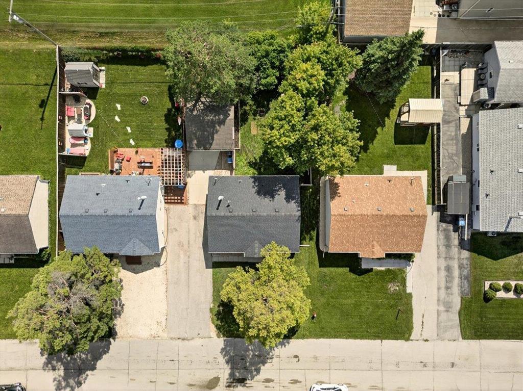 Photo 5 of 98 Cornwall Boulevard, Winnipeg MB