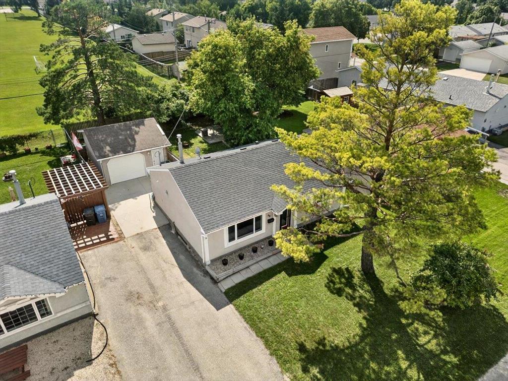 Photo 6 of 98 Cornwall Boulevard, Winnipeg MB